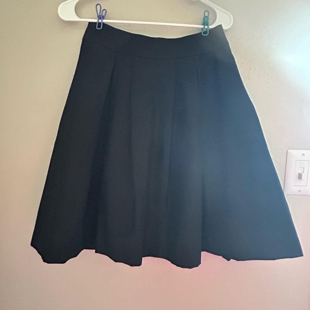 White House Black Market Classic Black Pleated Skirt sz 2